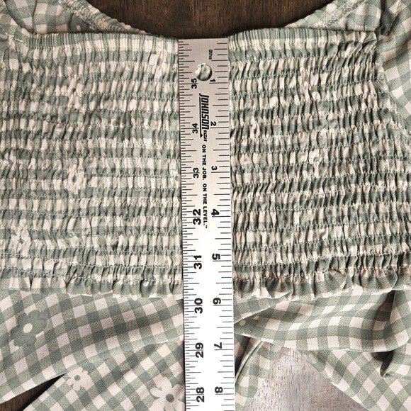 Everleigh Gingham Cropped Babydoll Wrap Top smocked puff sleeves NWT Small - Picture 6 of 7